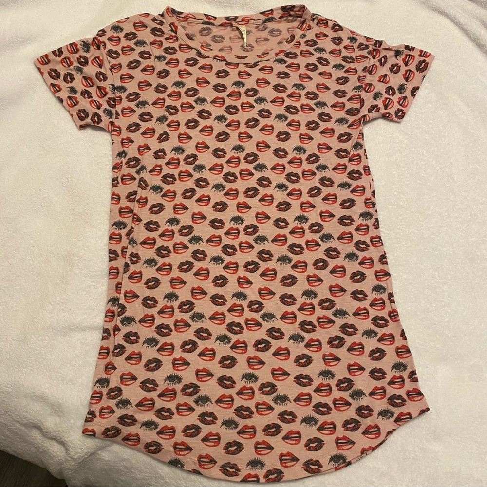 Aeropostale Pink Sleep Shirt, Small - Item 0036
